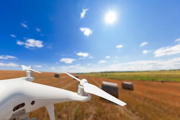 The drone and photographer's  hands — Stock Photo, Image