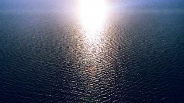 Hermosa salida del sol en la playa . — Foto de Stock