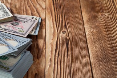 para, banknot ahşap arka plan üzerinde