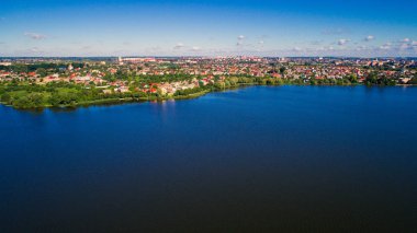 City adlı uçağı günbatımı