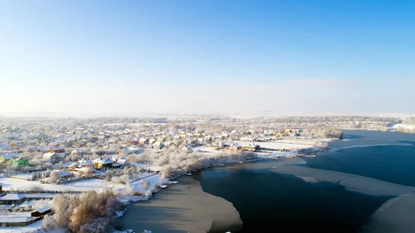 Rural slow living by small river. — Stock Photo, Image