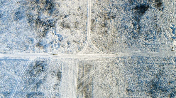 Drone saltando sobre o campo — Fotografia de Stock