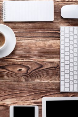 bilgisayar klavye, fare, telefon, kahve 