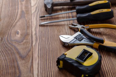 Başka bir binadaki araçlar kümesi 