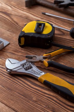 Başka bir binadaki araçlar kümesi 