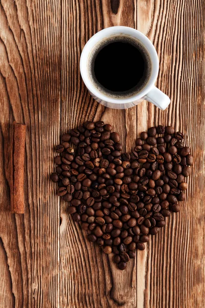 咖啡豆制成的心形 — 图库照片