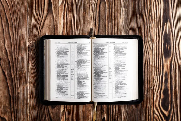 Libro abierto de la Biblia — Foto de Stock