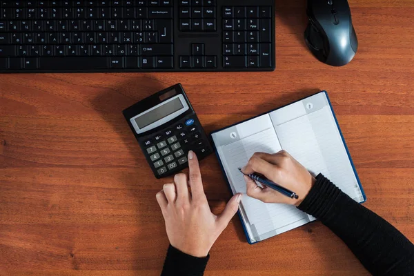 Businesswoman working  in office — Stock Photo, Image