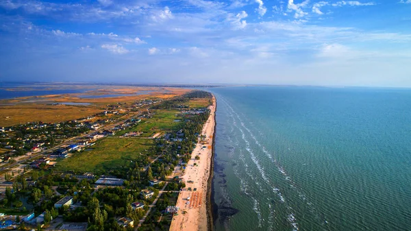 Matahari yang indah terbit di pantai . — Stok Foto