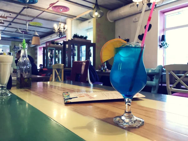 Cocktailglas Auf Dem Holztisch — Stockfoto