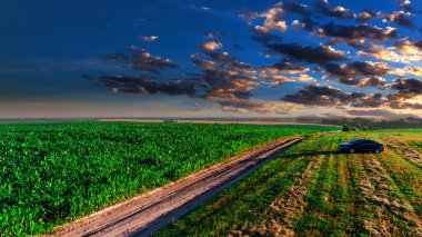Yeşil alan gün batımında İHA ile çekilecek.