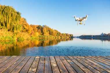 Dijital kamera, arka plan bulanıklık nehirde Uçak Helikopter