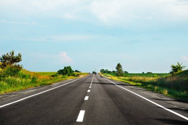 Hız yolu. asfalt kaplı yol