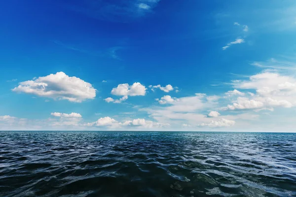 Denizin Üzerinde Yükselen Güneşin Havadan Görünüşü — Stok fotoğraf