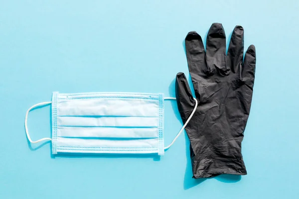 Covid Medicinsk Mask Latex Handskar Blå Bakgrund Skyddsbegrepp — Stockfoto