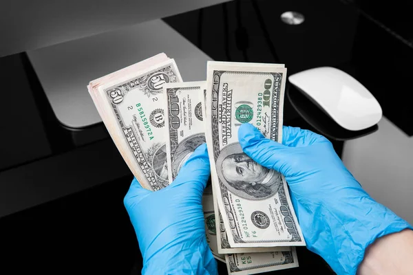 Dollars Hand Blauwe Medische Handschoenen Coronaviruscrisis Bespaar Geld — Stockfoto