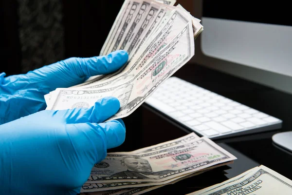 Dollars Hand Blauwe Medische Handschoenen Coronaviruscrisis Bespaar Geld — Stockfoto