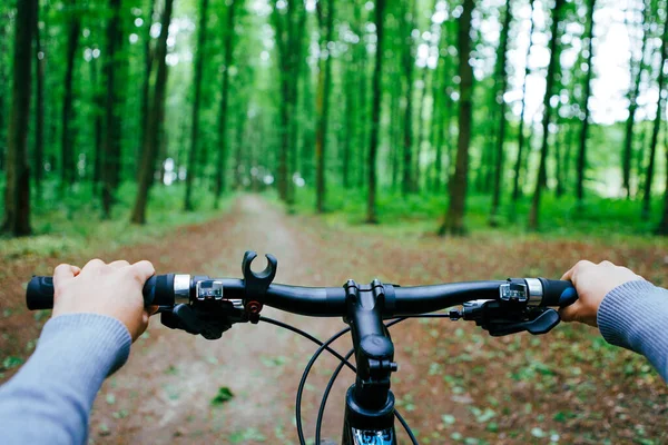 Mountainbiken Heuvelafwaarts Dalen Snel Fiets Zicht Van Motorrijders Ogen — Stockfoto