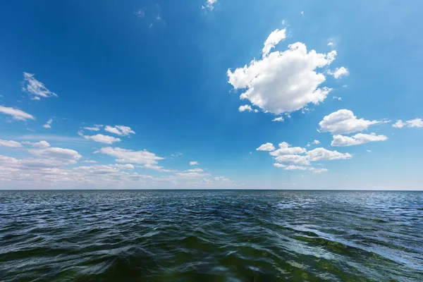 Donkerblauwe Zee Lichtblauwe Lucht — Stockfoto