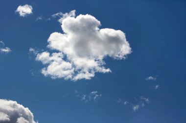 Güzel mavi gökyüzü 