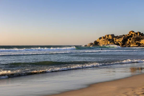 Afryka Południowa Cape Town Piaszczysta Plaża Lundadno Bay Promieniach Zachodzącego — Zdjęcie stockowe
