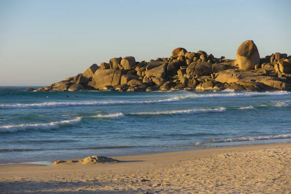 África Sul Cidade Cabo Praia Arenosa Baía Lundadno Nos Raios — Fotografia de Stock