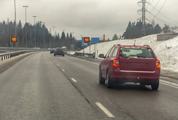 Tráfico Por Carretera Finlandia Día Nublado Invierno —  Fotos de Stock