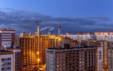 St. Petersburg 'un dışında yeni binalar. İnşaat alanı