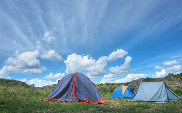 텐트와 여름 풍경 — 스톡 사진