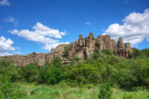 Paisaje de verano con rocas —  Fotos de Stock