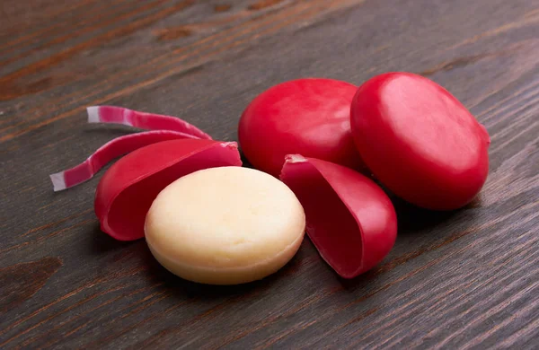 Round delicious cheese on wood — Stock Photo, Image