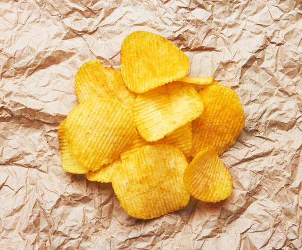 Chips op papier — Stockfoto