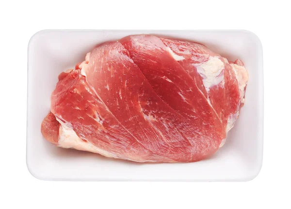 Свежее сырое мясо в упаковке — стоковое фото