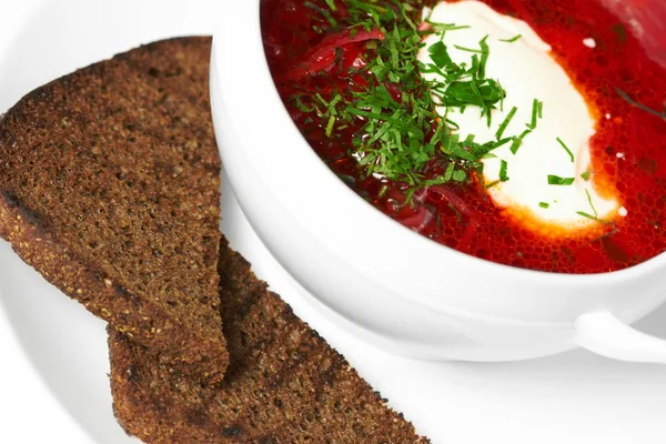 Borscht i en skål med bröd — Stockfoto