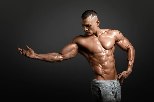 Strong Athletic Man Fitness Model Torso showing big muscles — Stock Photo, Image