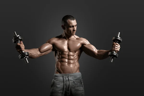 Muscular athletic bodybuilder — Stock Photo, Image