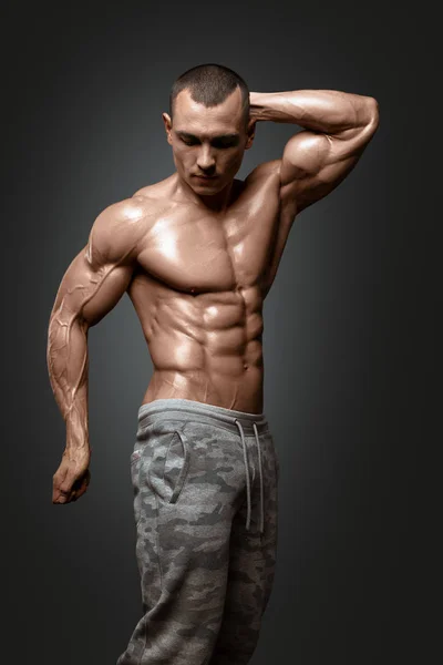 Stark atletisk man fitness modell torso visar sex-pack abs. — Stockfoto