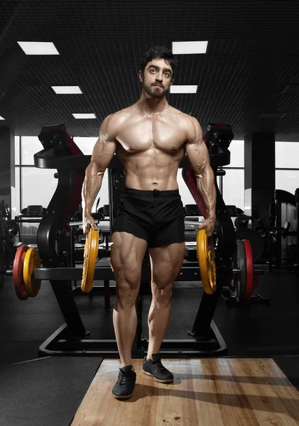 Muscular athletic bodybuilder fitness model — Stock Photo, Image
