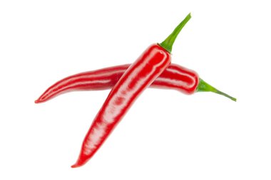 Kırmızı kırmızı kırmızı biber beyaz arkaplanda izole edilmiş.