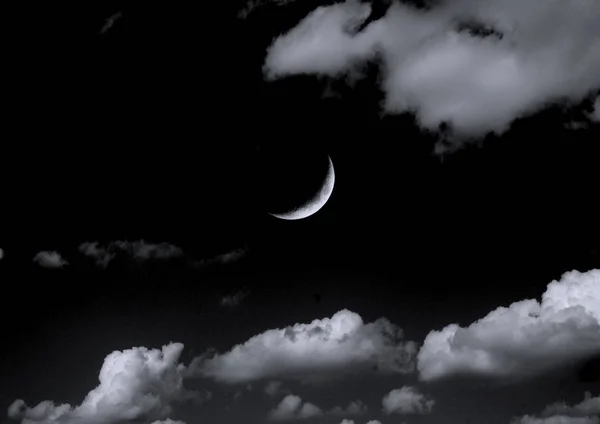 The moon in the night sky — Stock Photo, Image