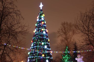 Yeni yıl Noel ağacı ışıkları bokeh