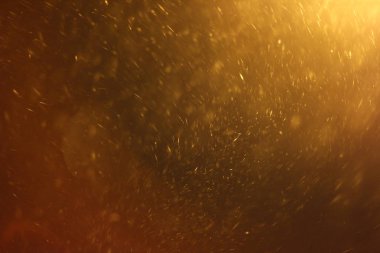 Kar fırtınası doku soyut. Düşen kar. Işığı yanıp söner ve bokeh. Güneş ışınları. Mercek parlaması. Doku katmanının içinde senin tasarı olarak kullanmak için. 