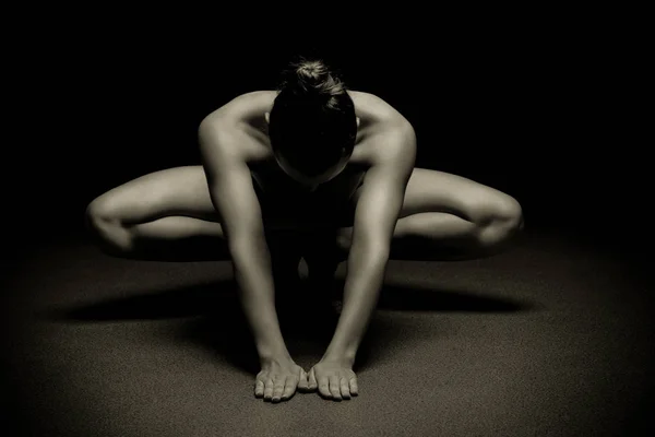 裸の女性の体の彫刻。女性の身体の芸術写真. — ストック写真