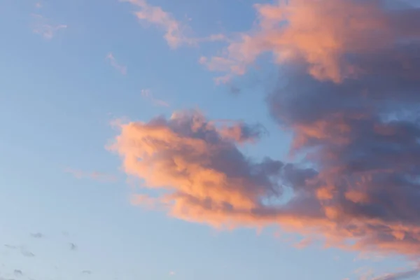 Background of dramatic evening sky and clouds — Stock Photo, Image