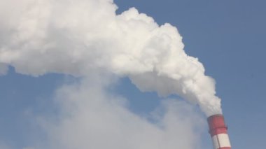 Endüstriyel Hava kirliliği. Bacasından duman. Boşaltmak. 