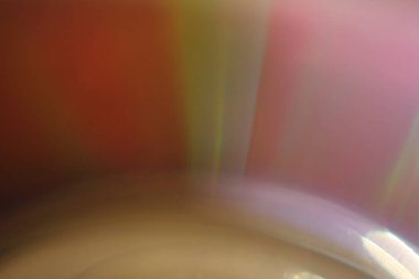 Arka plan - açık renk yanıp söner ve siyahta ışınları. Mercek parlaması. Doku katmanının içinde senin tasarı olarak kullanmak için. 