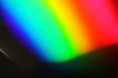 Arka plan - açık renk yanıp söner ve siyahta ışınları. Mercek parlaması. Doku katmanının içinde senin tasarı olarak kullanmak için. 