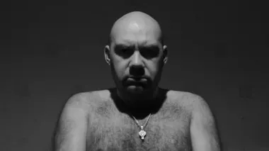 Endişe kel adam portresi kapatın.