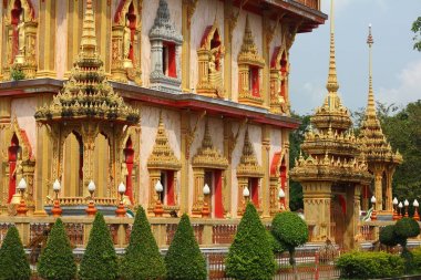 Tayland, Phuket - 07 Şubat 2017: Wat Chalong ya da Wat Chaiyathararam Budist tapınağı karmaşık. Chalong, Phuket, Tayland