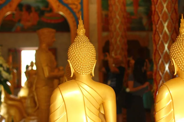 THAILAND, PHUKET - 07 DE MARÇO DE 2017: Wat Chalong ou complexo de templos budistas de Wat Chaiyathararam. Chalong, Phuket, Tailândia — Fotografia de Stock